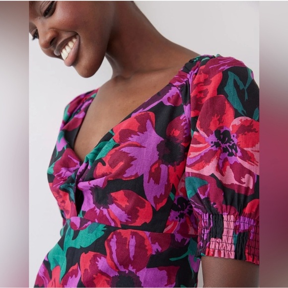 Reitmans Short-Sleeve Linen Dress with Twisted V Neckline - Picture 2 of 6